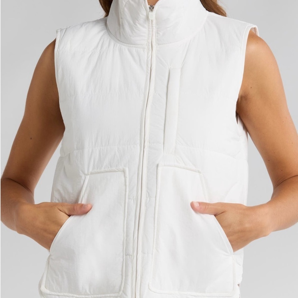 Zella Packable Ivory Cloud Puffer Vest NWOT - Picture 2 of 14